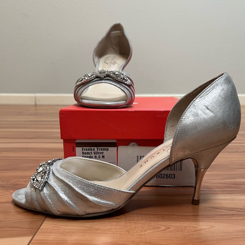 Silver pumps